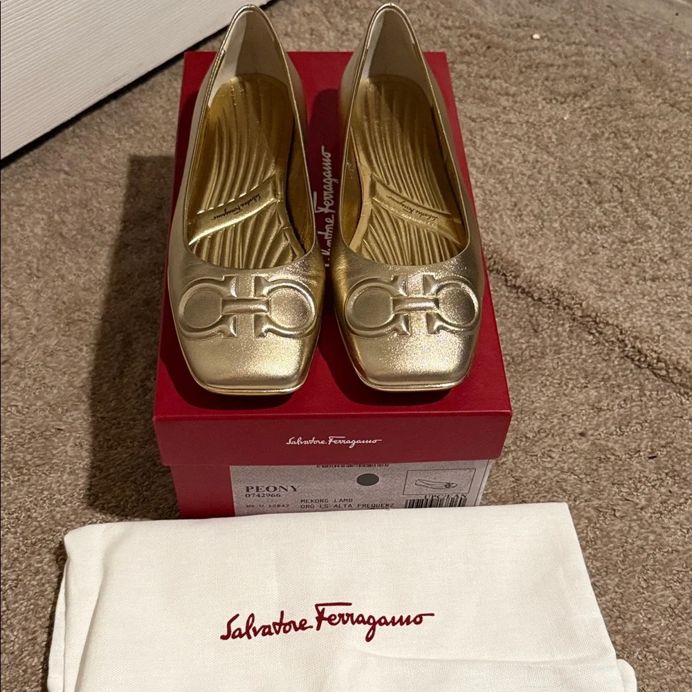 Salvatore Ferragamo Gold Flats - Picture 1 of 7